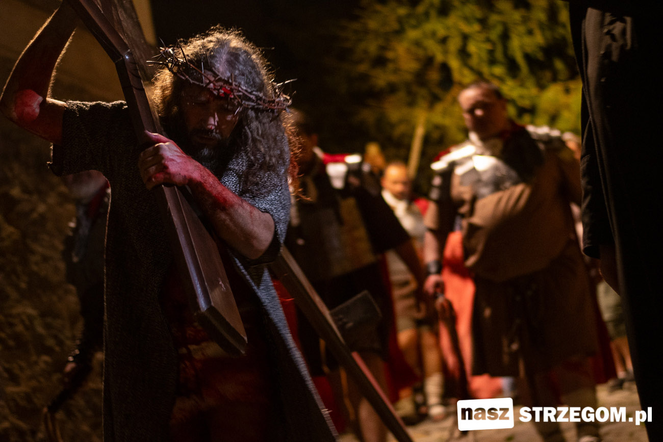 Widowiskowe Misterium Męki Pańskiej w Strzegomiu [AUDIO+FOTO] 